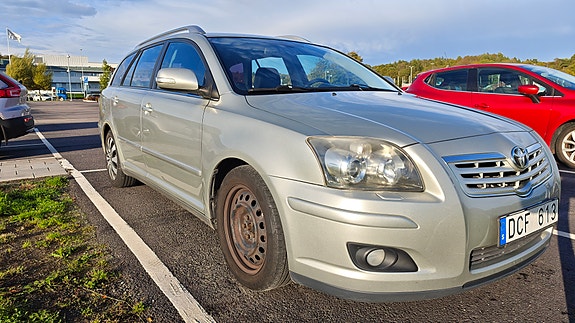 Toyota Avensis 2 of 11