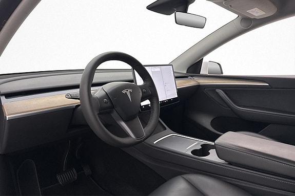 Tesla Model Y 15 of 30
