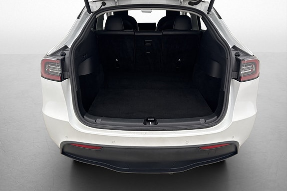 Tesla Model Y 11 of 30
