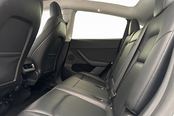 Tesla Model Y 12 of 30