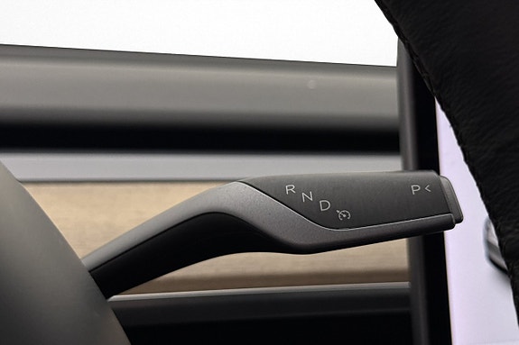 Tesla Model Y 27 of 30
