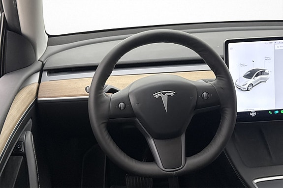 Tesla Model Y 13 of 30