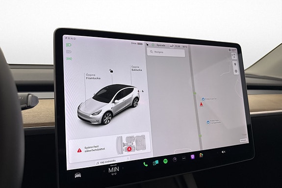 Tesla Model Y 28 of 30