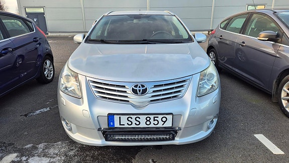 Toyota Avensis 3 of 5