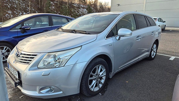 Toyota Avensis 2 of 5