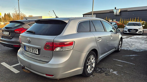 Toyota Avensis 4 of 5