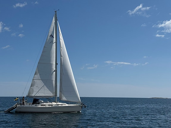 Hanse 371 2 of 8