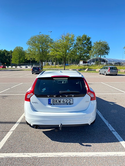 Volvo V60 2 of 6