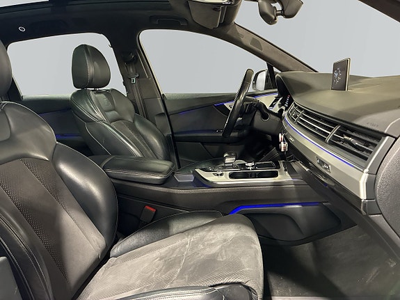 Audi Q7 9 of 23
