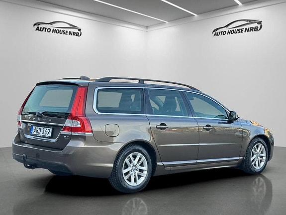 Volvo V70 10 of 30