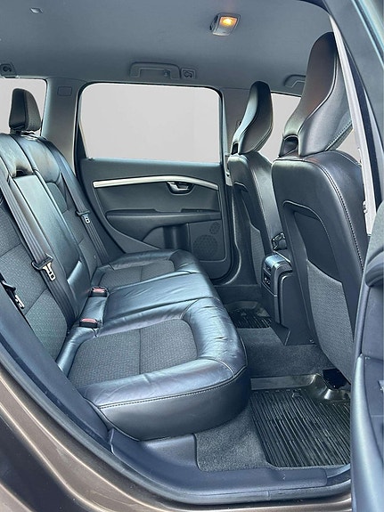 Volvo V70 25 of 30