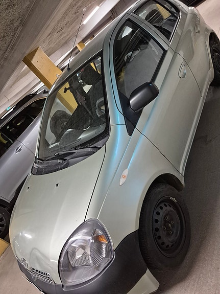 Toyota Yaris 3 of 5