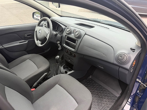 Dacia Sandero 14 of 16