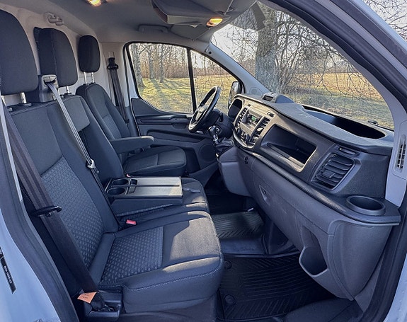Ford Transit Custom 13 of 19