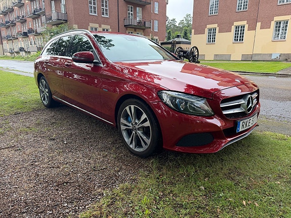 Mercedes-Benz C350 7 of 12