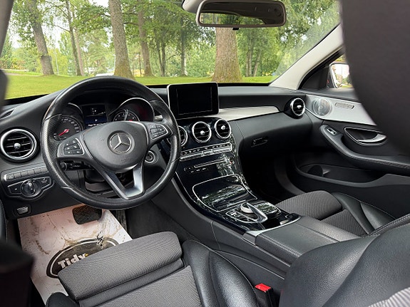 Mercedes-Benz C350 9 of 12
