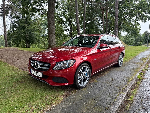 Mercedes-Benz C350 2 of 12