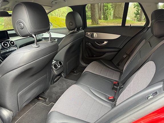 Mercedes-Benz C350 10 of 12