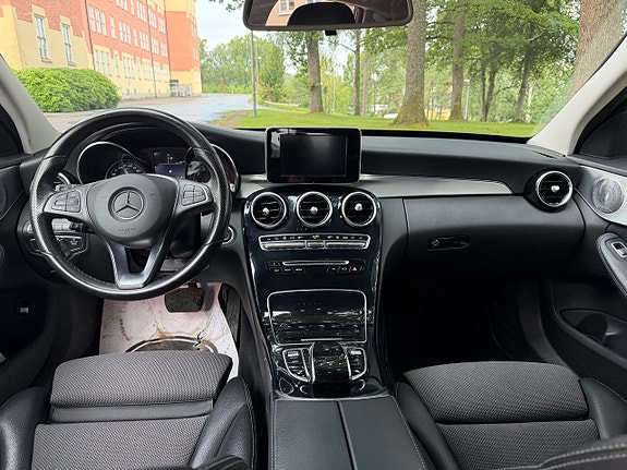 Mercedes-Benz C350 8 of 12