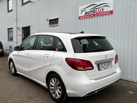 Mercedes-Benz B180 4 of 5
