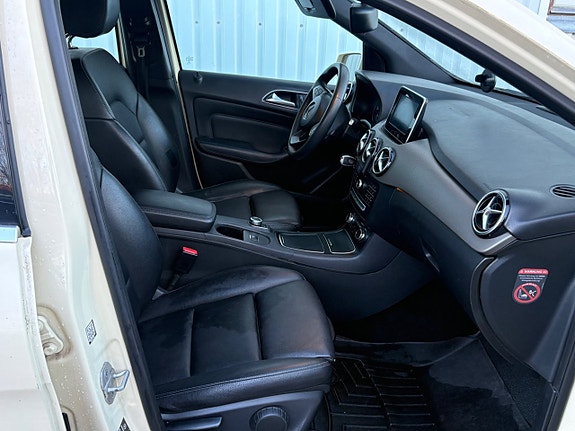 Mercedes-Benz B180 12 of 16