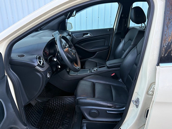 Mercedes-Benz B180 9 of 16
