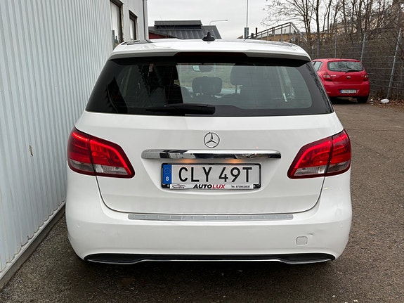 Mercedes-Benz B180 5 of 5