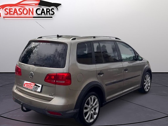 Volkswagen Touran Cross 2 of 11