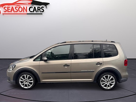 Volkswagen Touran Cross 4 of 11