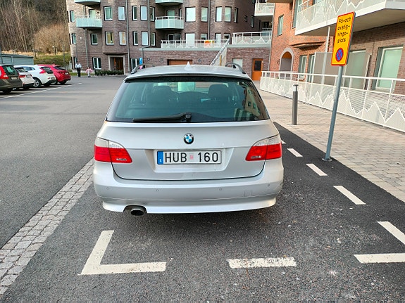 BMW 520d 2 of 5