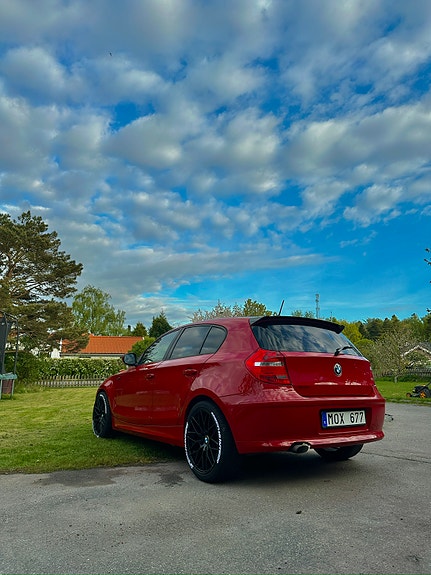 BMW 118d 4 of 5