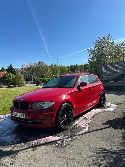 BMW 118d 2 of 5
