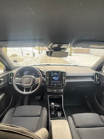 Volvo XC40 5 of 8