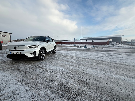 Volvo XC40 4 of 8