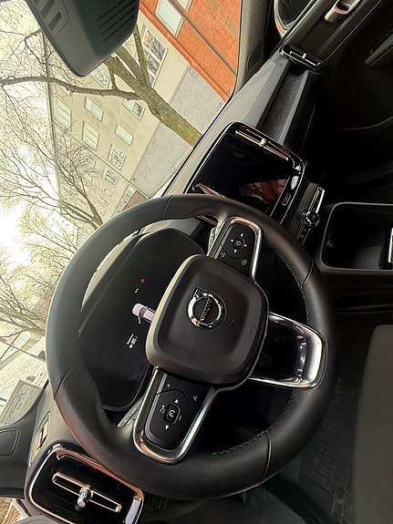Volvo XC40 6 of 8
