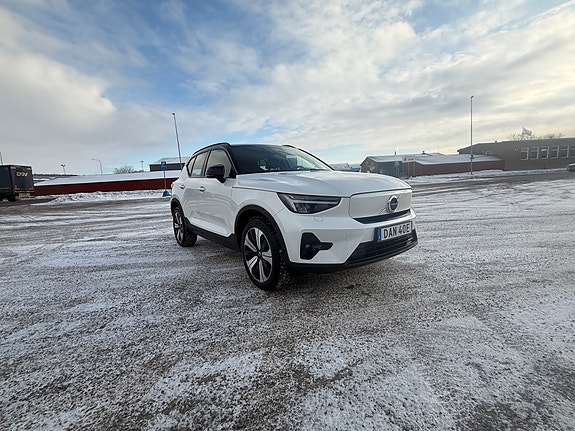 Volvo XC40 3 of 8