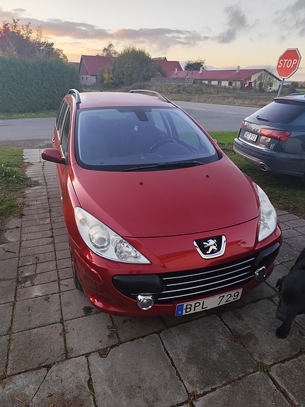Peugeot 307 SW 2 of 7