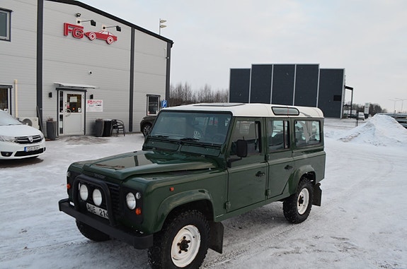 Land Rover Defender 110 4 of 5