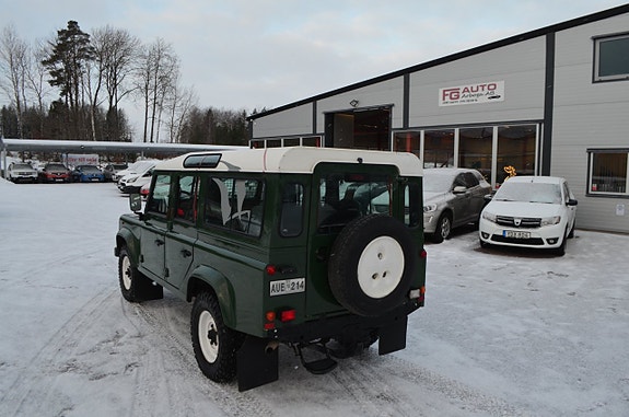 Land Rover Defender 110 5 of 5