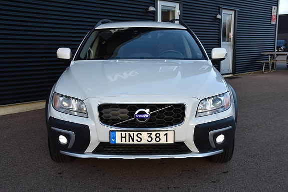 Volvo XC70 2 of 5