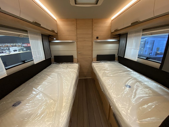 Knaus SÜDWIND BLACK SELECTION 650 PEB 9 of 16