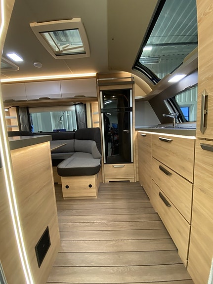 Knaus SÜDWIND BLACK SELECTION 650 PEB 3 of 16