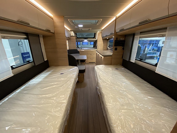 Knaus SÜDWIND BLACK SELECTION 650 PEB 12 of 16