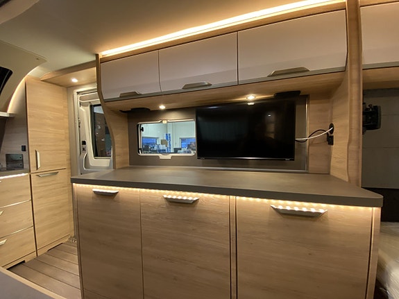 Knaus SÜDWIND BLACK SELECTION 650 PEB 8 of 16