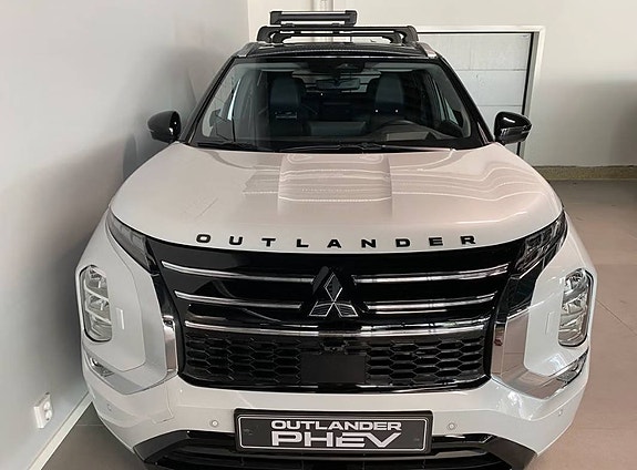 Mitsubishi Outlander 2 of 13