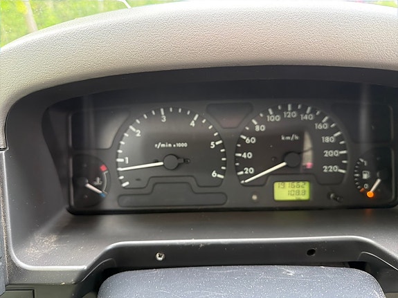 Land Rover Discovery 18 of 27