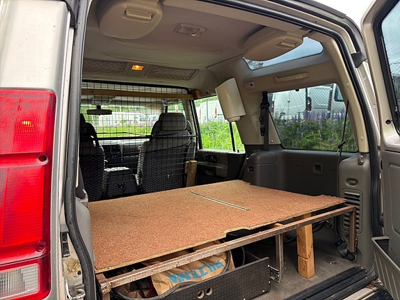 Land Rover Discovery 14 of 27