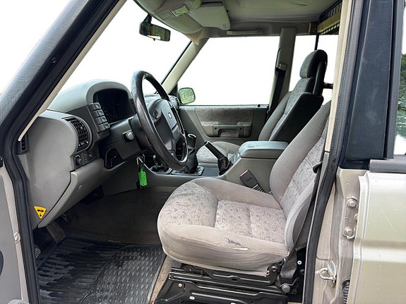Land Rover Discovery 9 of 27