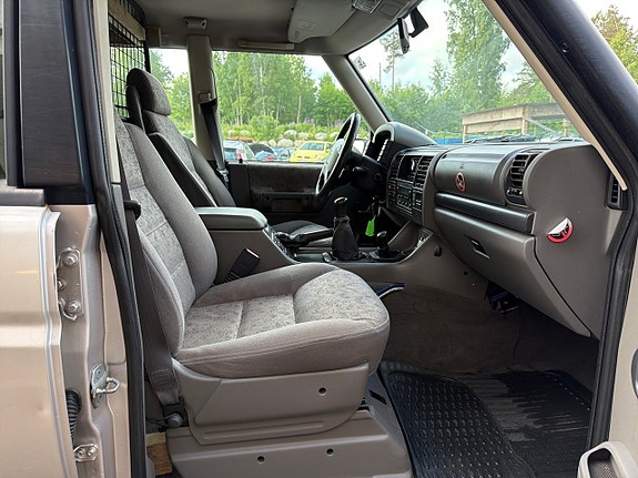 Land Rover Discovery 12 of 27