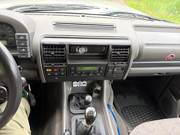 Land Rover Discovery 10 of 27